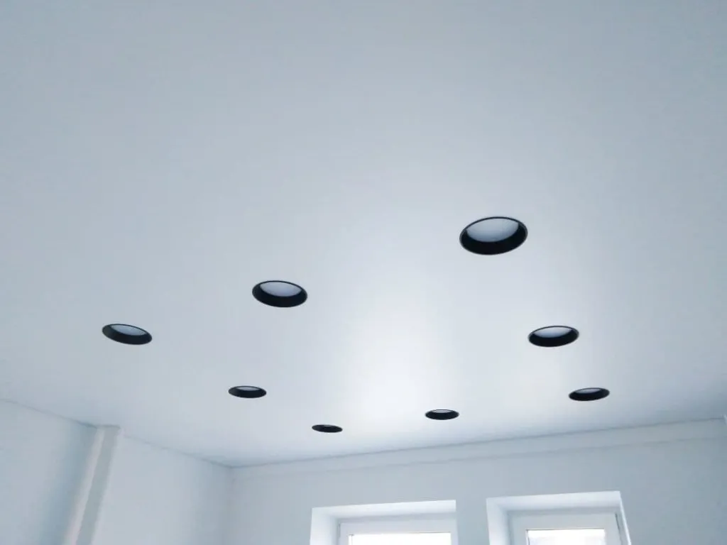 Как добавить светильник в уже установленный натяжной потолок